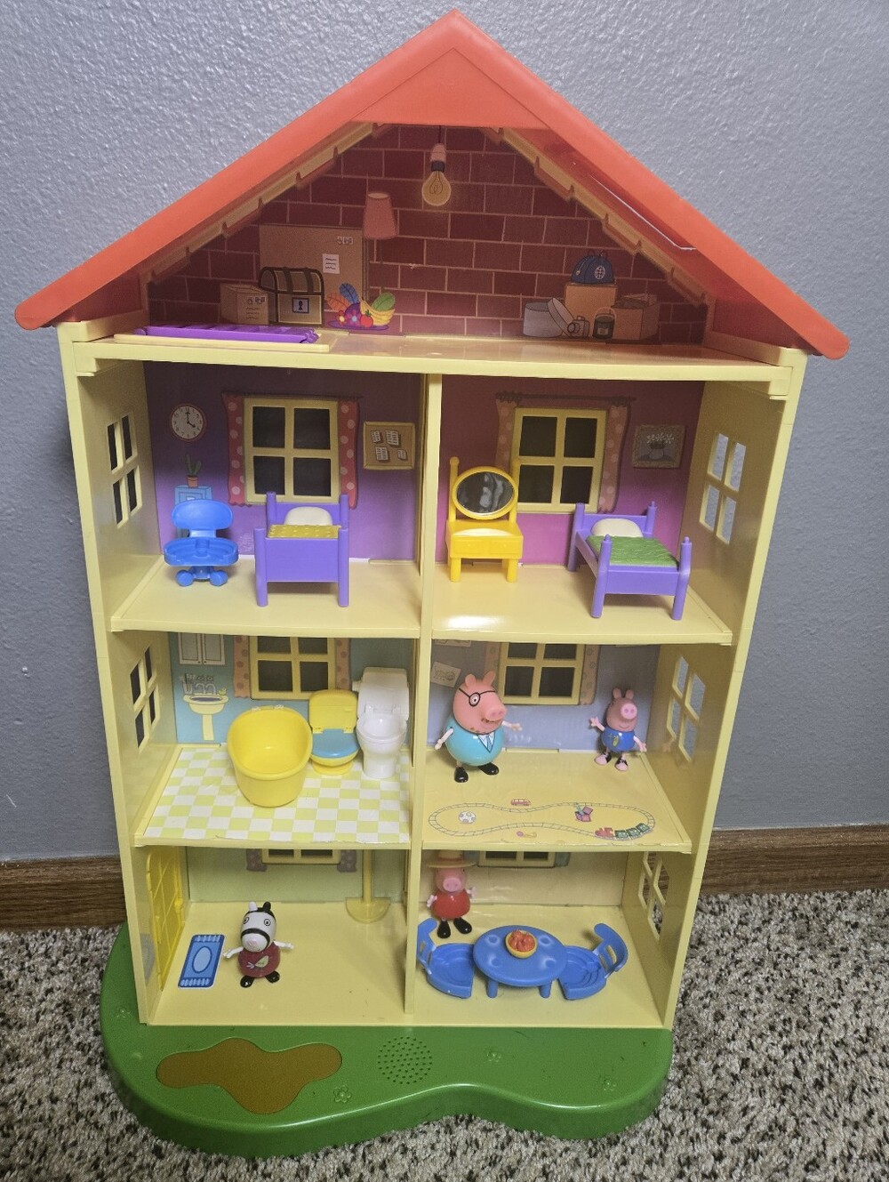 Peppa Pig Dollhouse With Figurines